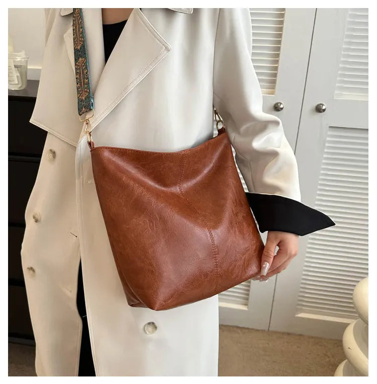 Chelsey’s Classic Elegance | Leather Shoulder Bag