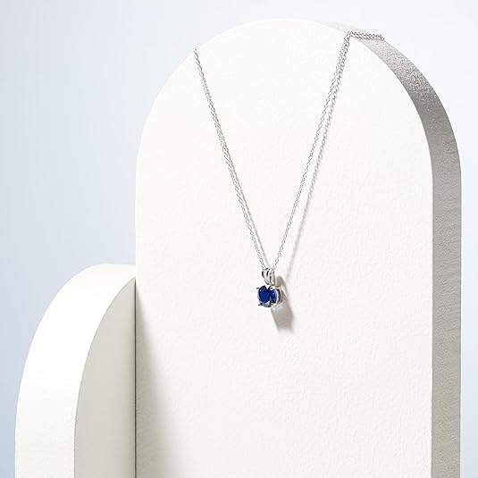 Necklace with round-cut sapphire | White gold