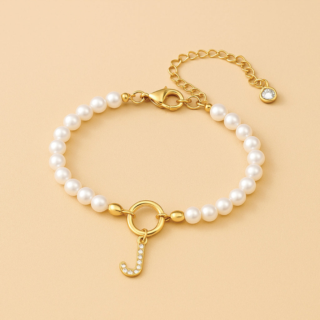 Auden Clé Letter Charm Bracelet in Gold