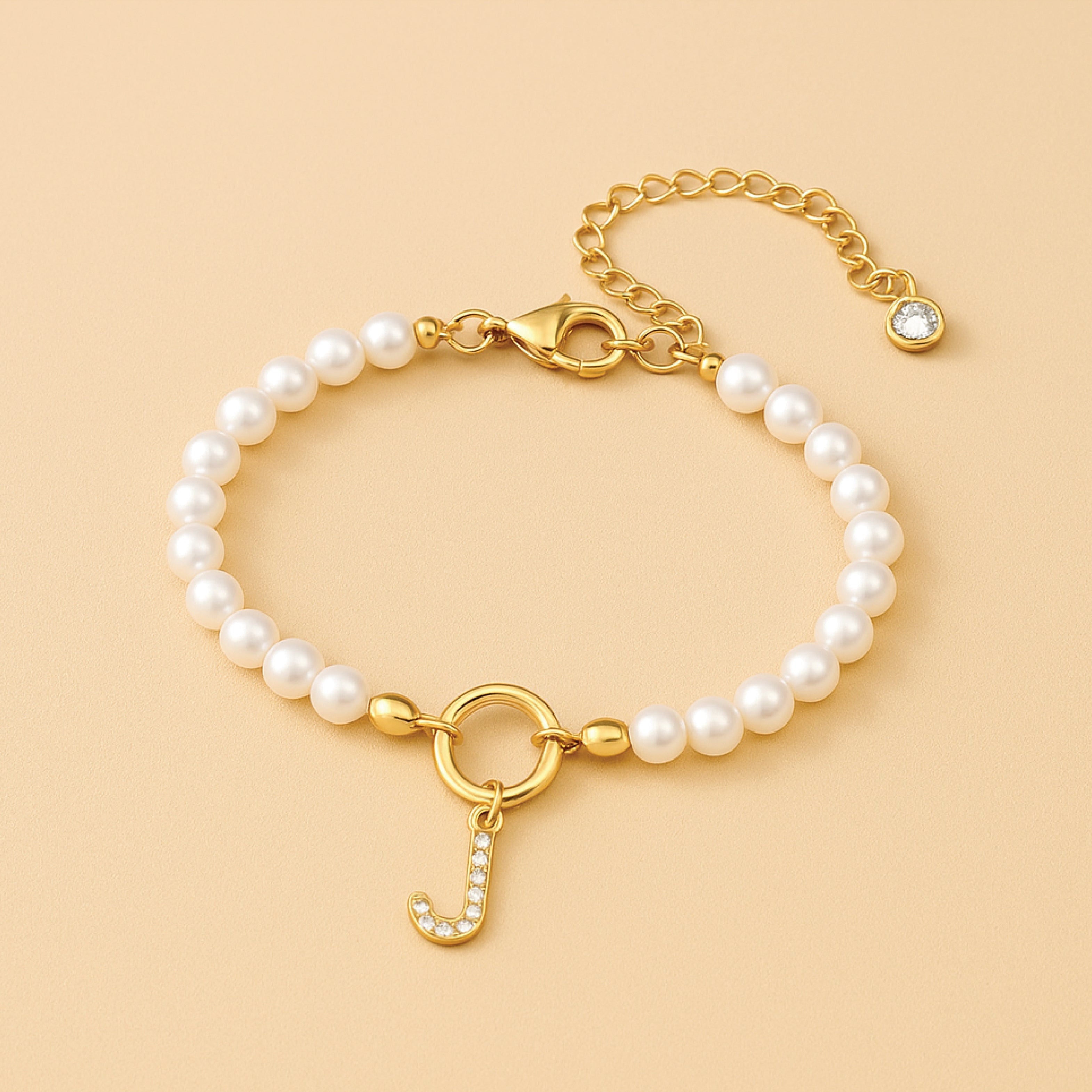 Auden Clé Letter Charm Bracelet in Gold