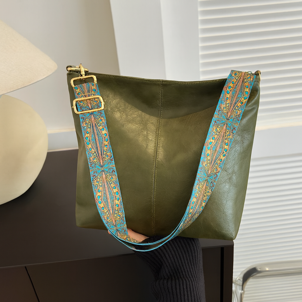 Chelsey’s Classic Elegance | Leather Shoulder Bag