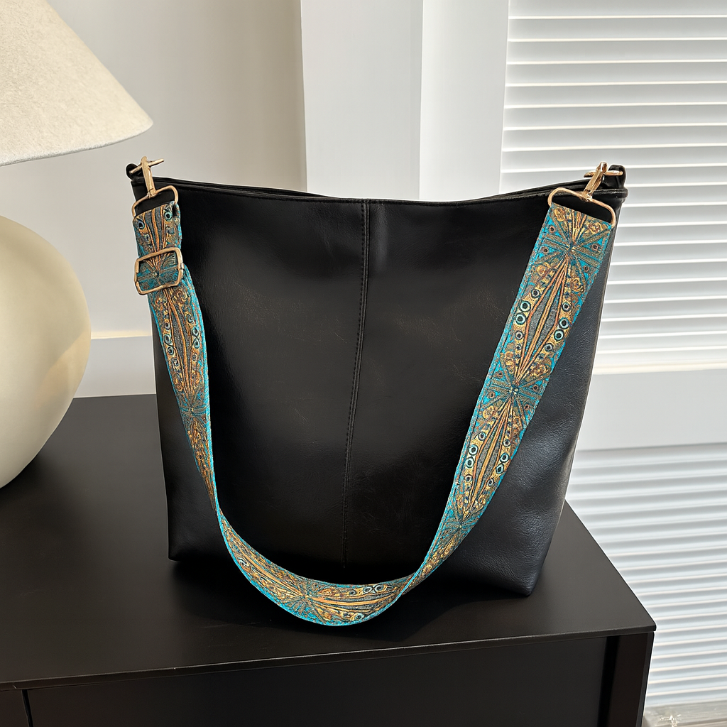Chelsey’s Classic Elegance | Leather Shoulder Bag
