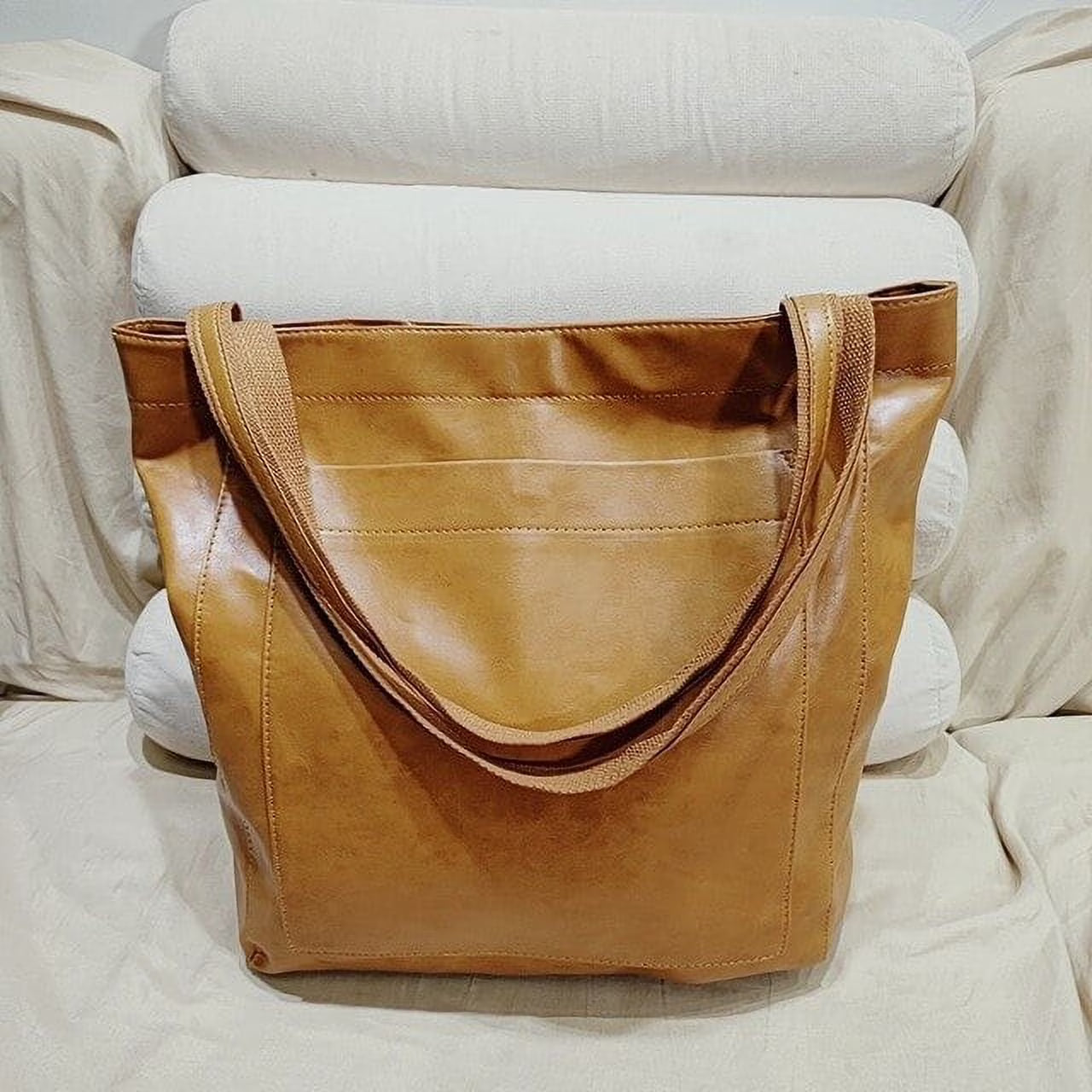 Lorena’s Modern Chic | Stylish Leather Bag