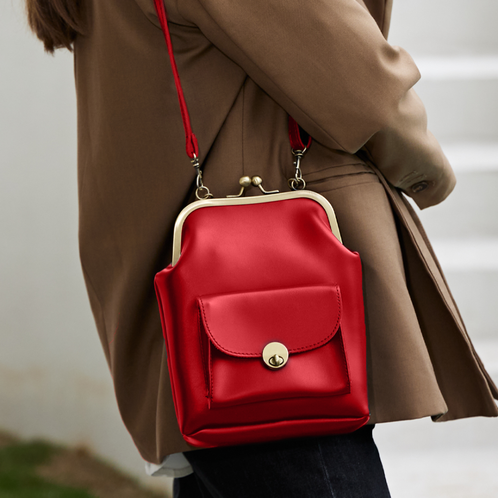 Grace’s Refined Chic - Kiss-Lock Bag