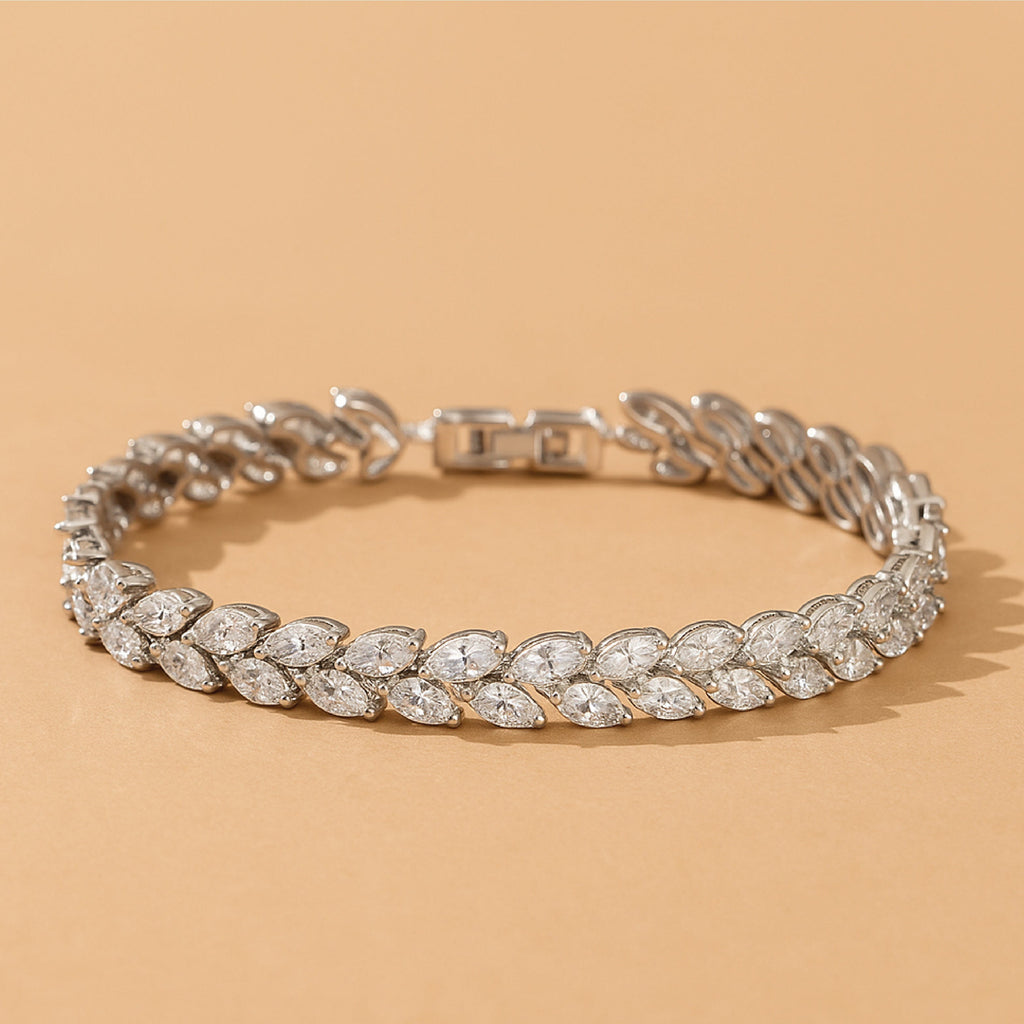 Nemorina Foliora | Elegant Bracelet in White Gold