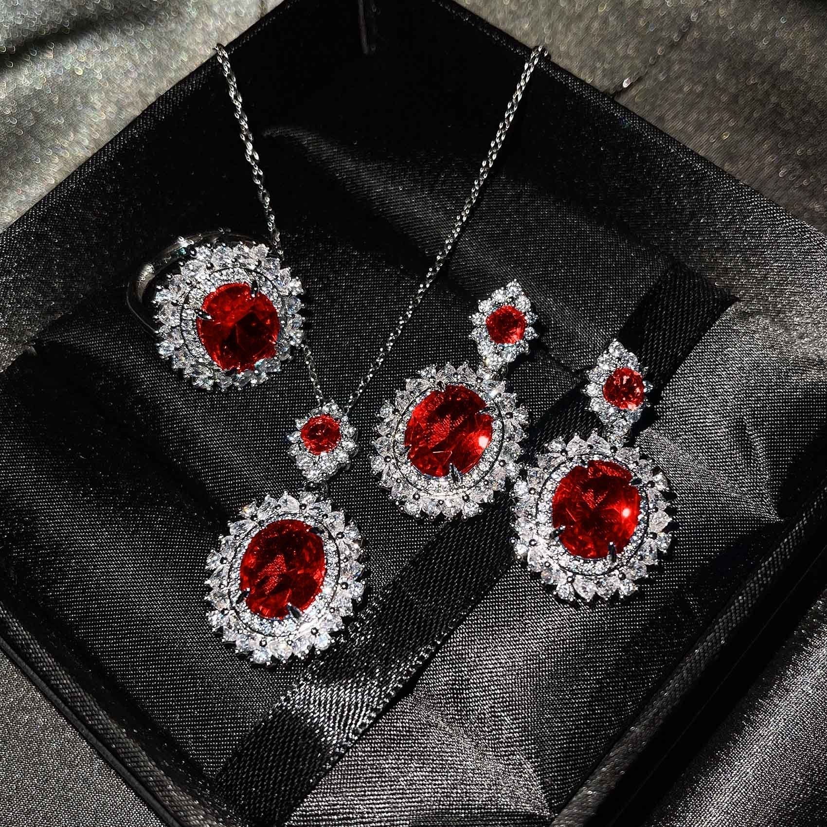 Vespera Aetherin Set Yellow | White Gold