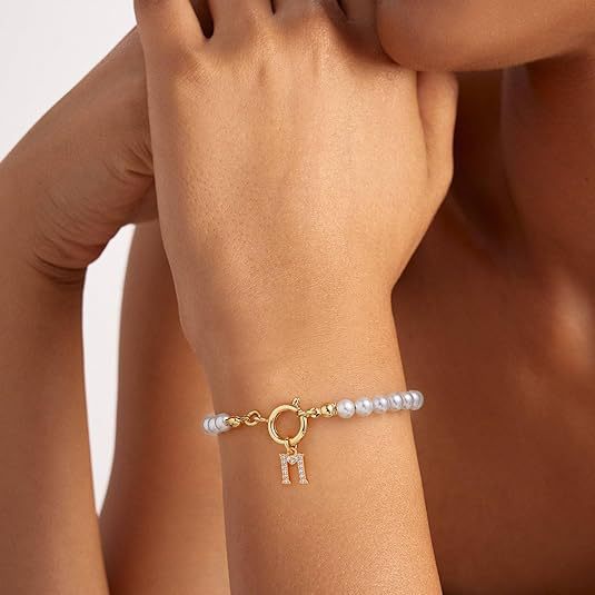 Auden Clé Letter Charm Bracelet in Gold