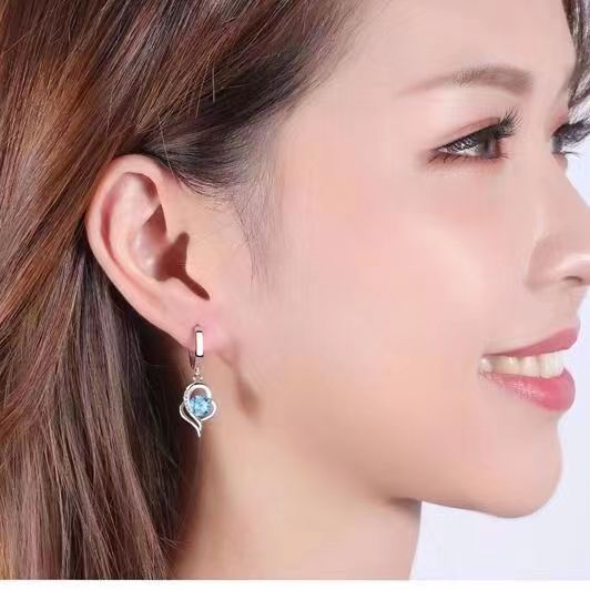 Eclipse Heart Earrings | White Gold