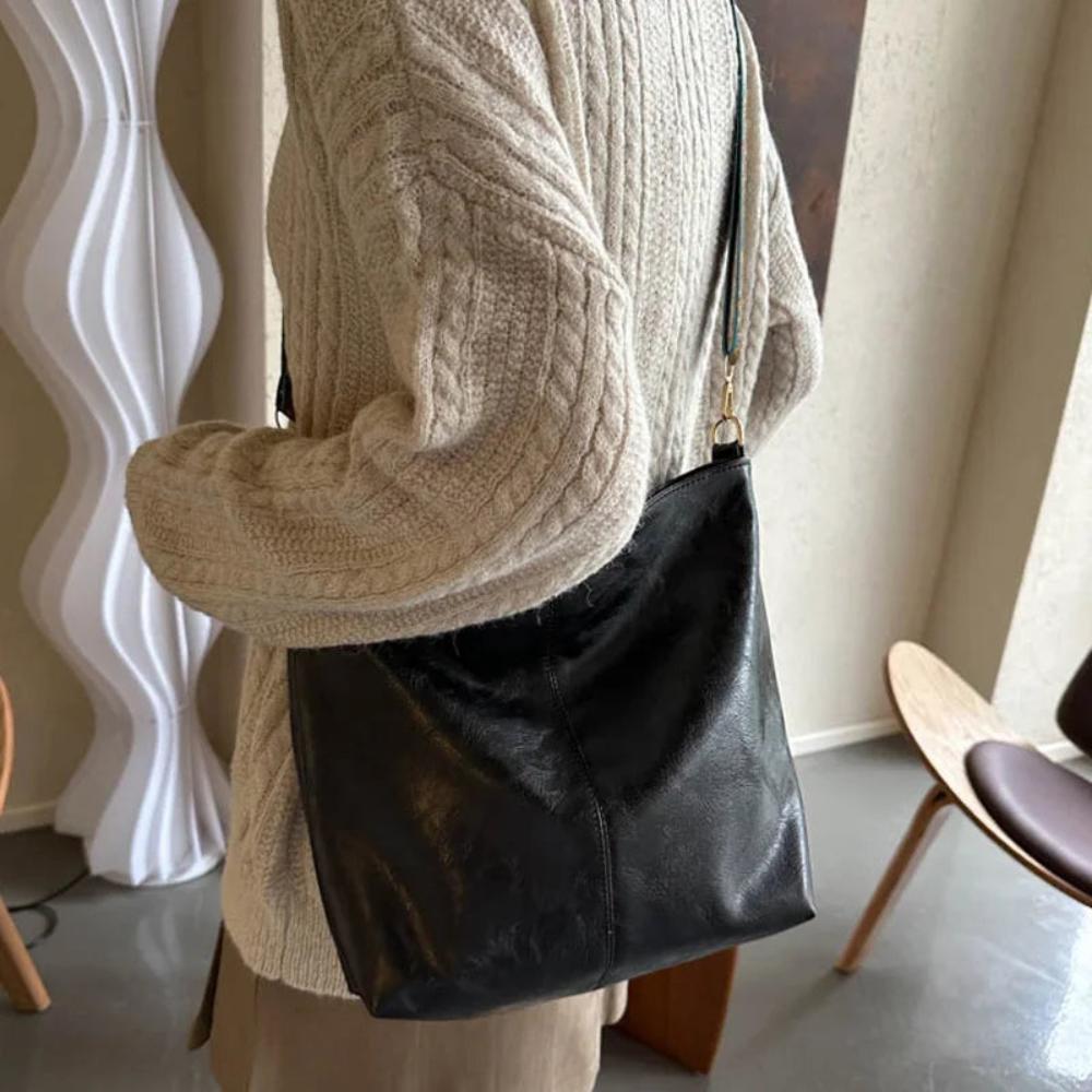 Chelsey’s Classic Elegance | Leather Shoulder Bag