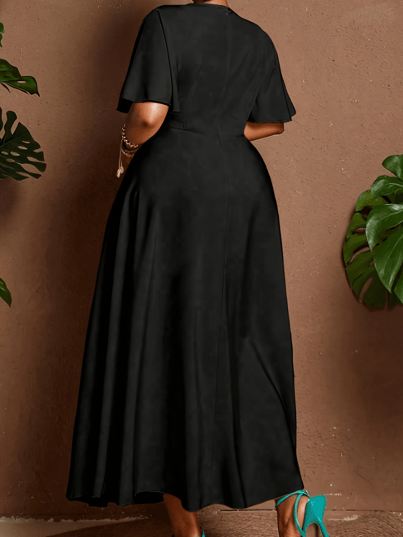 Solid Fitted-Bodice Flowy V-Neck Maxi Dress — Graceful Structure, Occasion-Ready Elegance