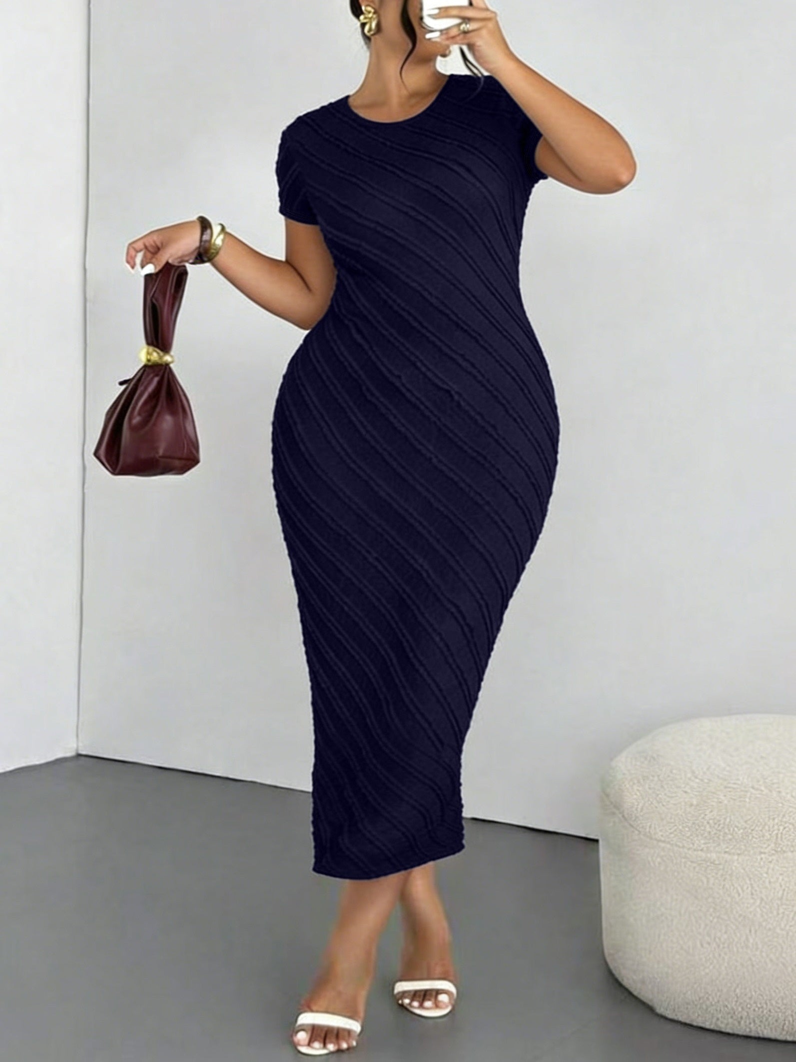 Plus Size Solid Color Round-Neck Short-Sleeve Dress — Fresh, Effortless Softness for Every Day