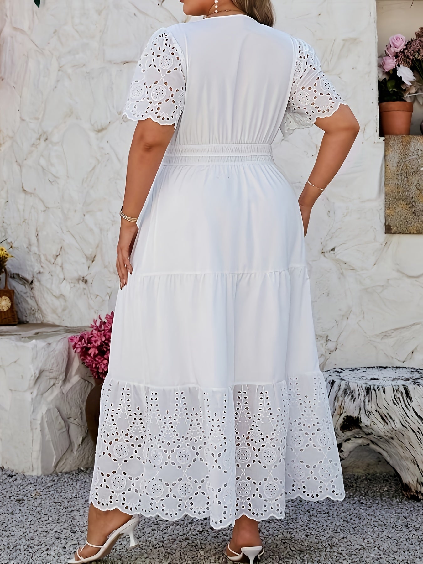 Plus Size Embroidered Formal Dress — Refined Silhouette for Effortless Elegance